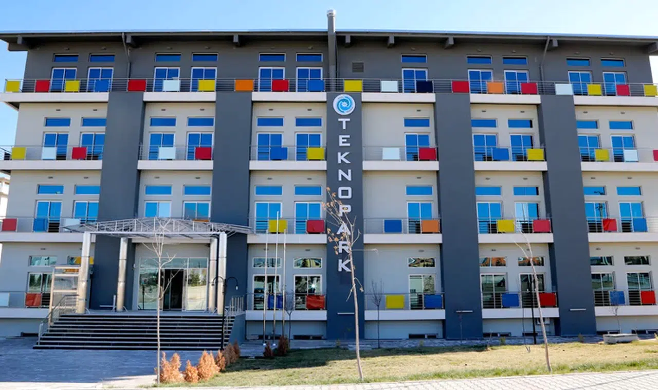 “Geleceğin Çözümleri Hackathonu” genç yetenekleri bekliyor
