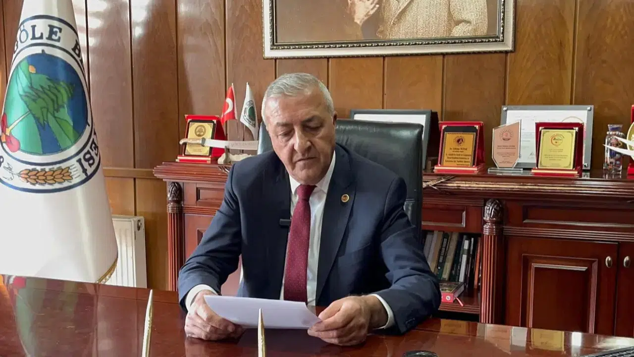 Göle Belediye Başkanı Gökhan Budak, CHP Üyeliğinden Ayrıldığını Duyurdu!