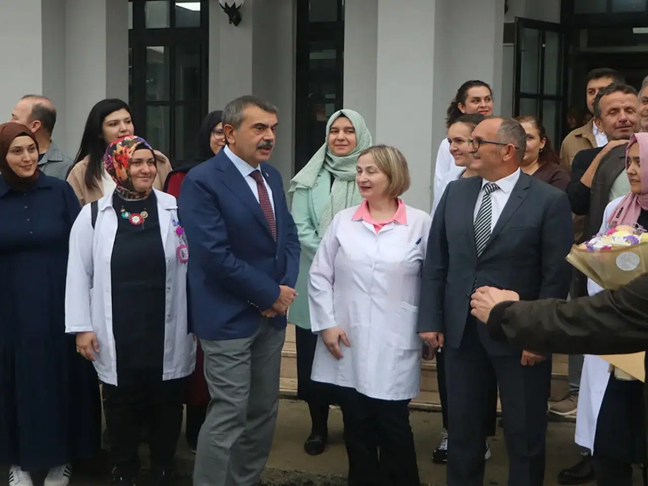 Öğretmen, Milli Eğitim Bakanını Veli Zannetti