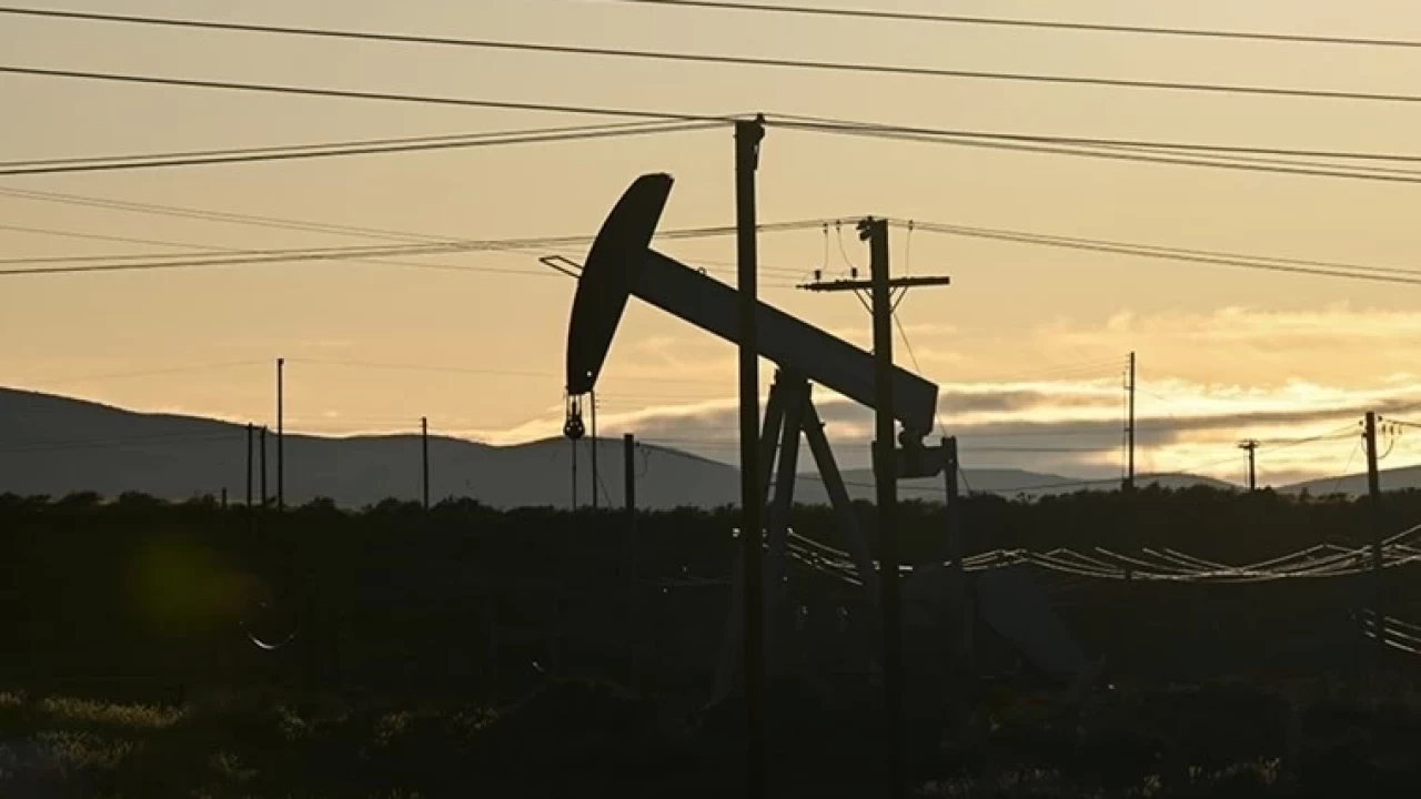 Petrol Fiyatları Yılbaşındaki Seviyeye Geriledi