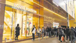 Yatırımını Kendi Kendine Yönetiyor