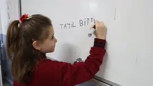 İkinci Ara Tatilin Ardından Okullarda İlk Ders Zili Çaldı