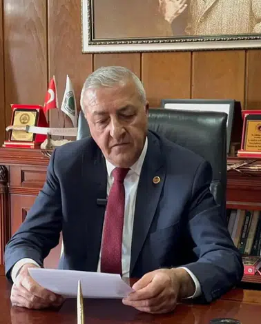 Göle Belediye Başkanı Gökhan Budak, CHP Üyeliğinden Ayrıldığını Duyurdu