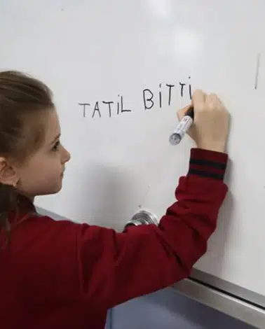 İkinci Ara Tatilin Ardından Okullarda İlk Ders Zili Çaldı