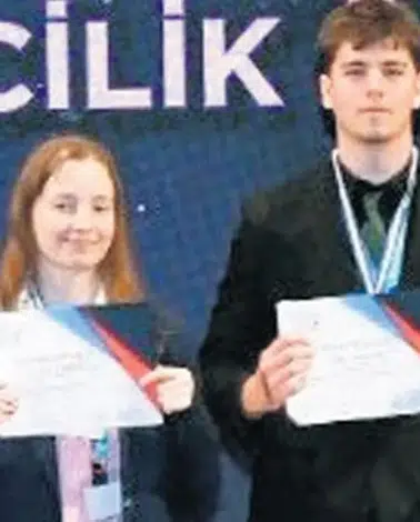 Lise Öğrencileri Geleceğin Yenilikçi Projeleriyle Rekabet Etti
