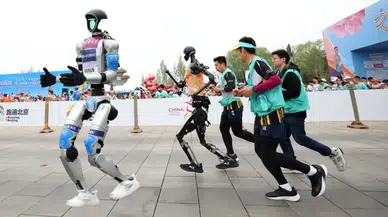 Pekin Yarı Maratonu'nda İnsansı Robotlar İle Yarış: Yapay Zeka Sporun Geleceğini Sorgulatıyor!