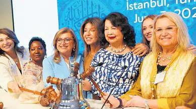 Kadın Yöneticiler Birbirlerinin Başarılarına Destek Oluyor