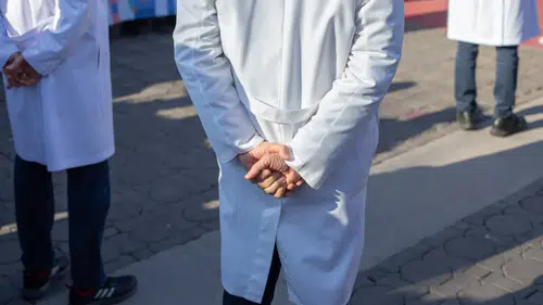"8.975 Doktor Beyaz Kod İle İhlali İlan Etti: Gizlilik Sorunları Baş Gösterdi!"