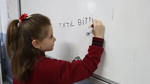 İkinci Ara Tatilin Ardından Okullarda İlk Ders Zili Çaldı