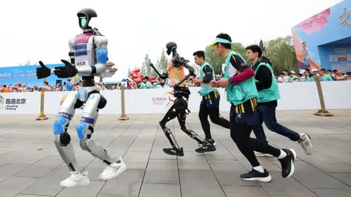 Pekin Yarı Maratonu'nda İnsansı Robotlar İle Yarış: Yapay Zeka Sporun Geleceğini Sorgulatıyor!