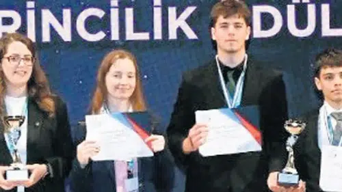 Lise Öğrencileri Geleceğin Yenilikçi Projeleriyle Rekabet Etti