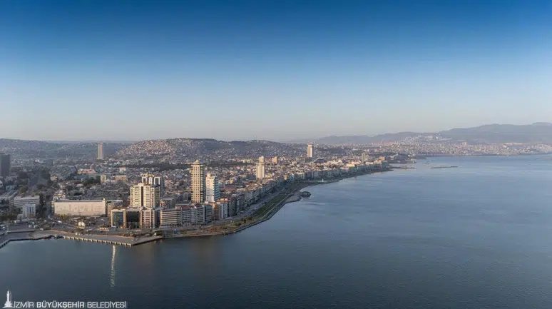 İzmir'de Kentin Sesi Krizle Mücadelede Yükseliyor