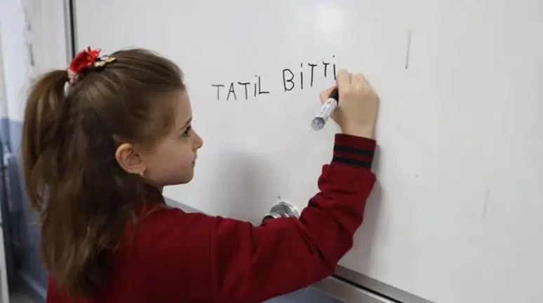 İkinci Ara Tatilin Ardından Okullarda İlk Ders Zili Çaldı