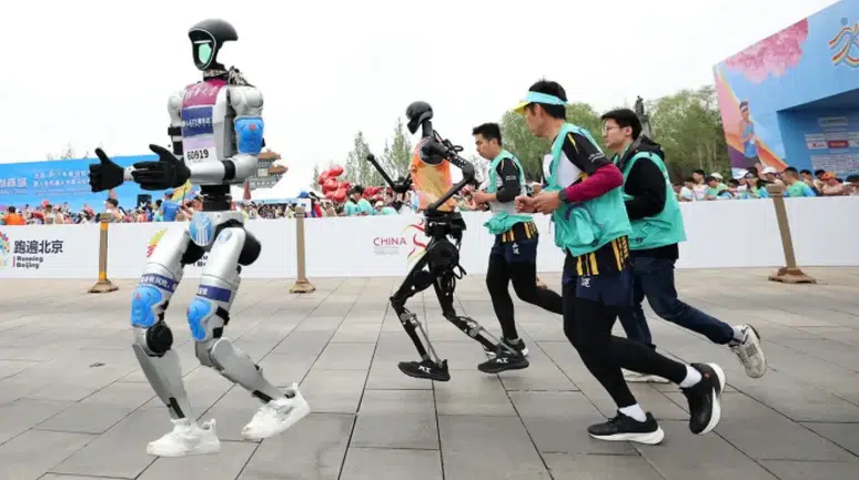 Pekin Yarı Maratonu'nda İnsansı Robotlar İle Yarış: Yapay Zeka Sporun Geleceğini Sorgulatıyor!