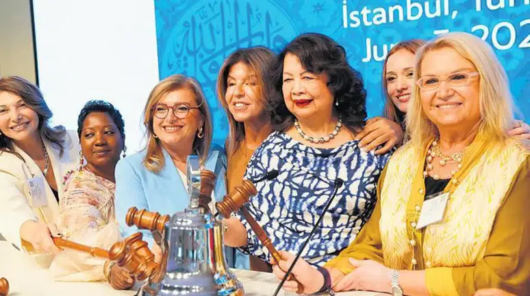 Kadın Yöneticiler Birbirlerinin Başarılarına Destek Oluyor