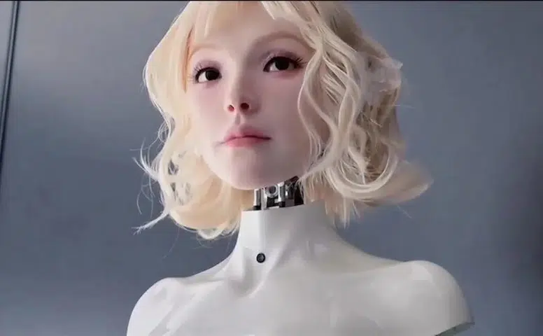 Yeni İnsansı Robot İnsanları Büyülüyor