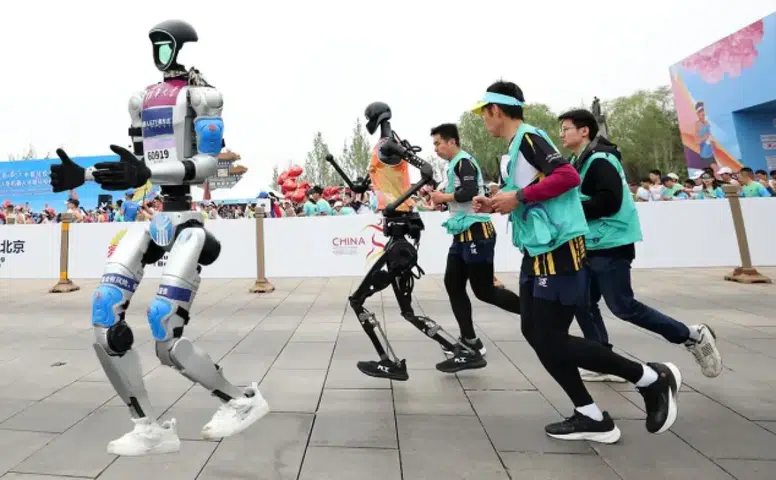 Pekin Yarı Maratonu'nda İnsansı Robotlar İle Yarış: Yapay Zeka Sporun Geleceğini Sorgulatıyor!