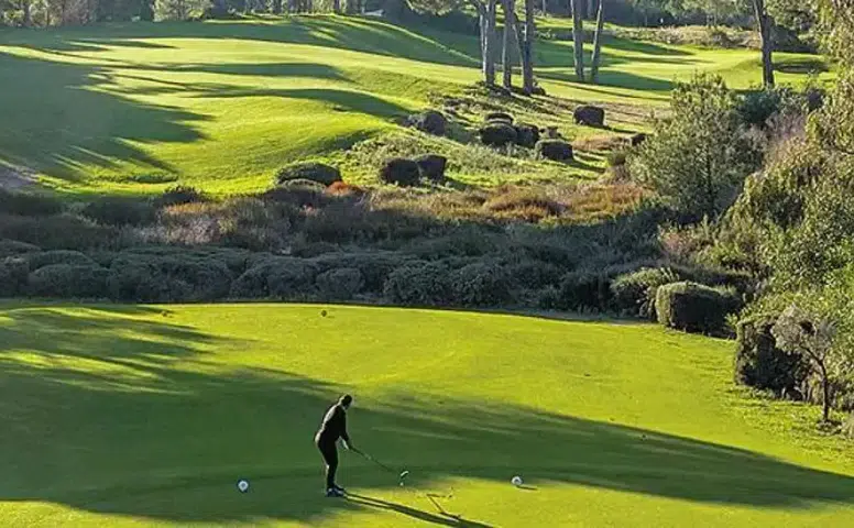 "Liselerde Golf Yetenekleri Gelişiyor: Genç Golfçüler Destanı"